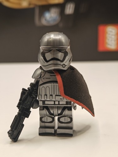 New star wars captain - wars, phasma